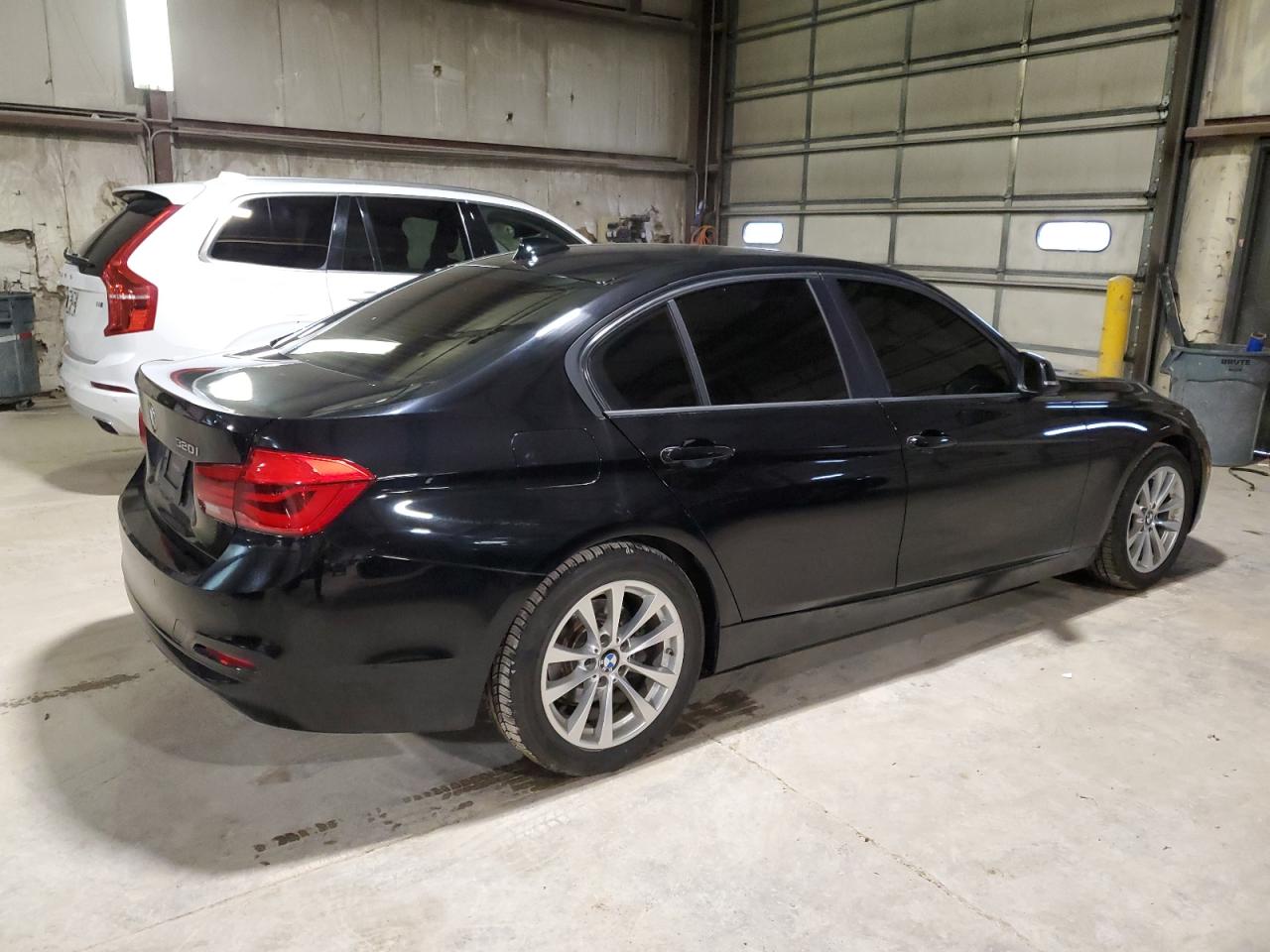 Obraz 3 z 2017 BMW 320 I 2017 z VIN WBA8E1G51HNU13035