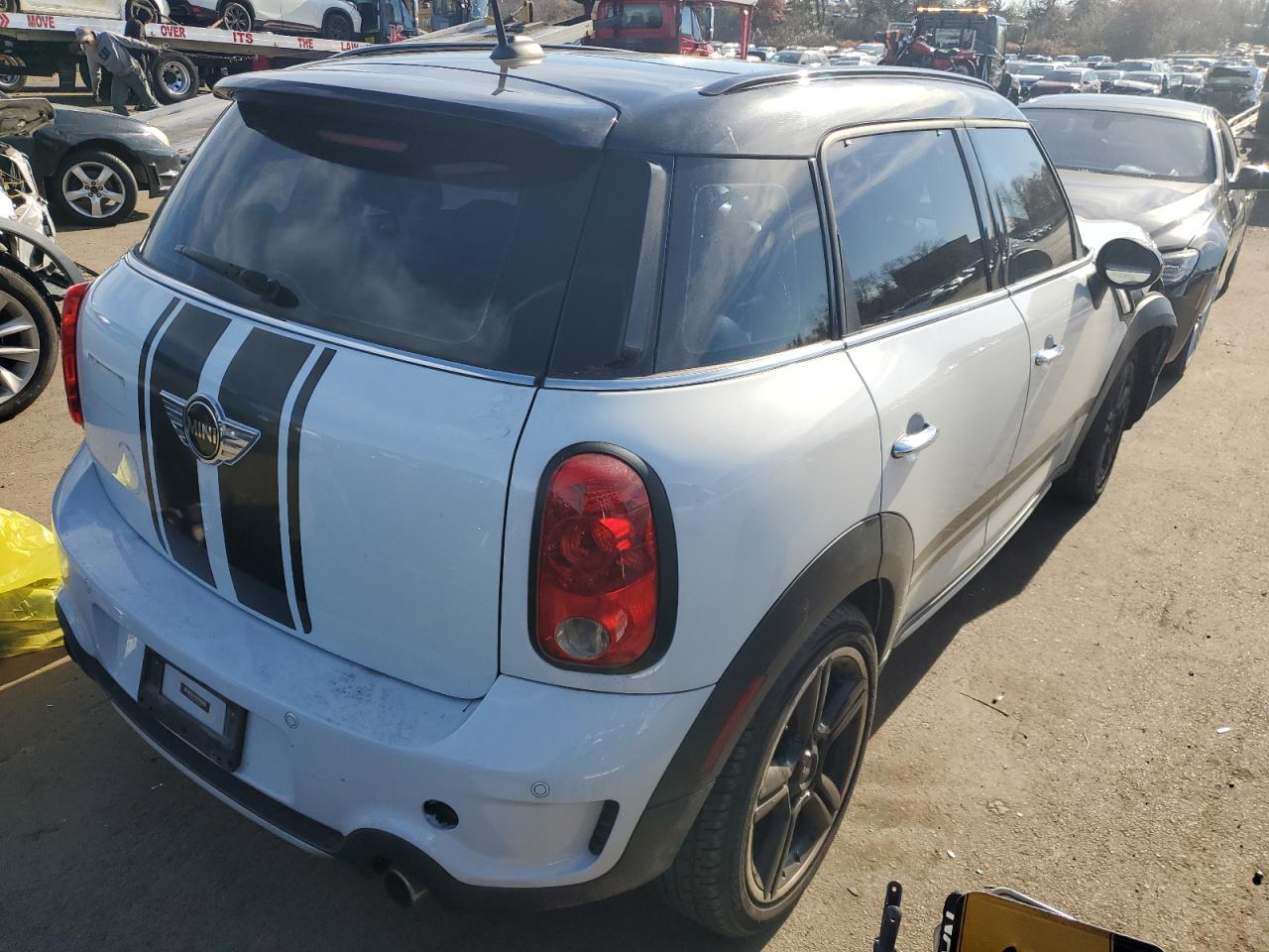 Image 3 of 2015 MINI COOPER S COUNTRYMAN 2015 with VIN WMWZC5C55FWP46451