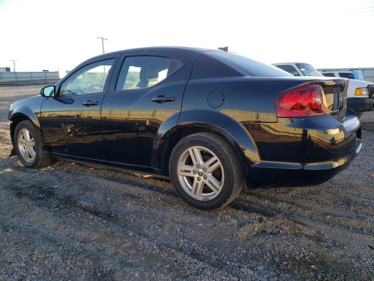 Изображение 2 2011 DODGE AVENGER MAINSTREET 2011 с VIN 1B3BD1FB7BN561816