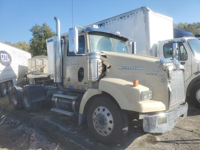 Изображение 1 2014 WESTERN STAR/AUTO CAR CONVENTIONAL 4900SA 2014 с VIN 5KJJALDV7EPFW1101
