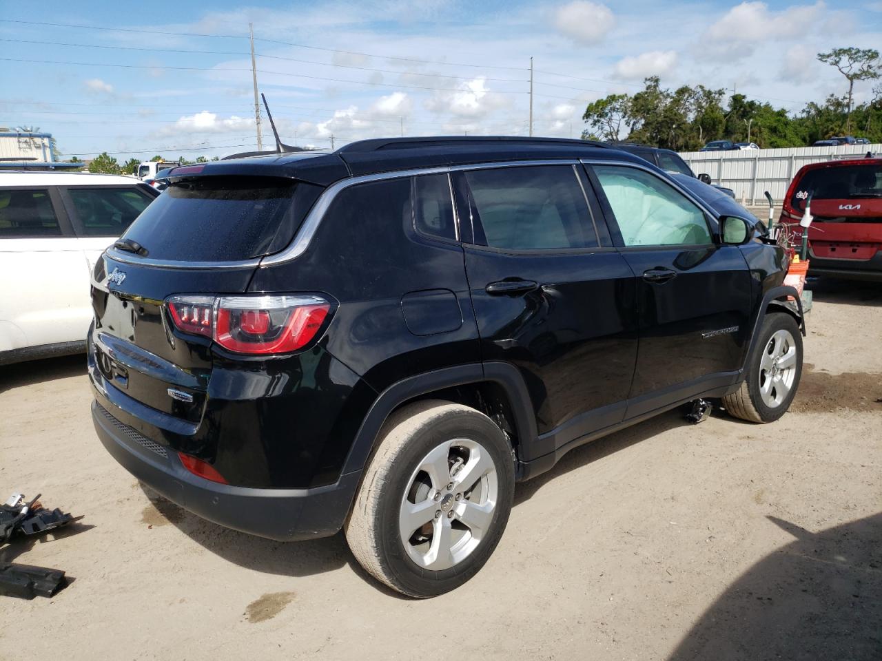 Image 3 of 2019 JEEP COMPASS LATITUDE 2019 with VIN 3C4NJDBB3KT773351