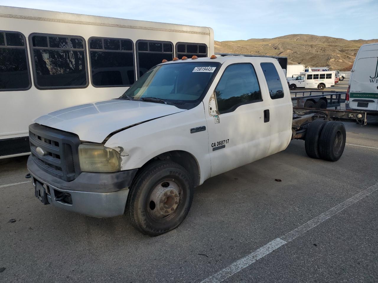 Image 1 of 2005 FORD F350 SUPER DUTY 2005 with VIN 1FDWX36P45EC38158