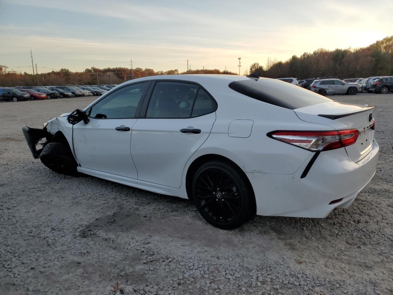 Obraz 2 z 2020 TOYOTA CAMRY SE 2020 z VIN 4T1G11AK1LU313472