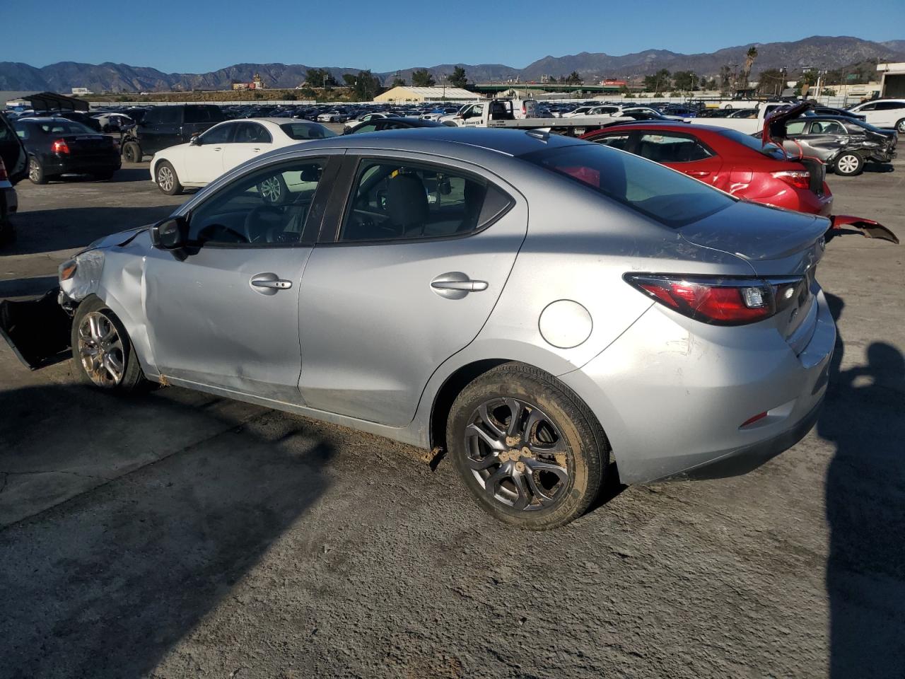 Image 2 of 2019 TOYOTA YARIS L 2019 with VIN 3MYDLBYV4KY516909