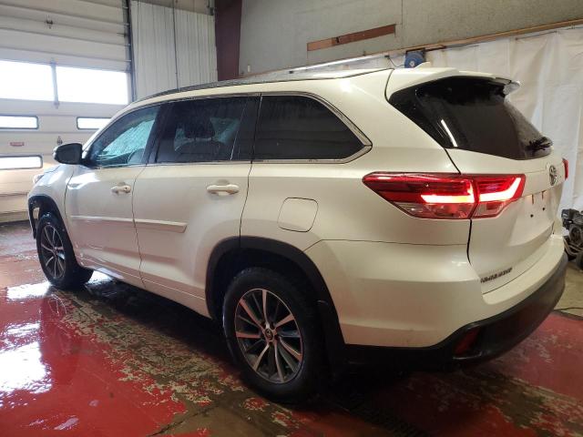 Image 2 of 2018 TOYOTA HIGHLANDER SE 2018 with VIN 5TDJZRFH3JS910641