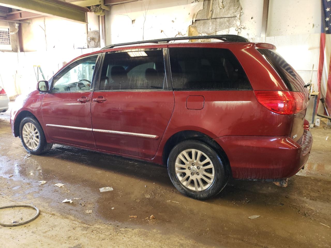 Image 2 of 2010 TOYOTA SIENNA XLE 2010 with VIN 5TDDK4CCXAS029240