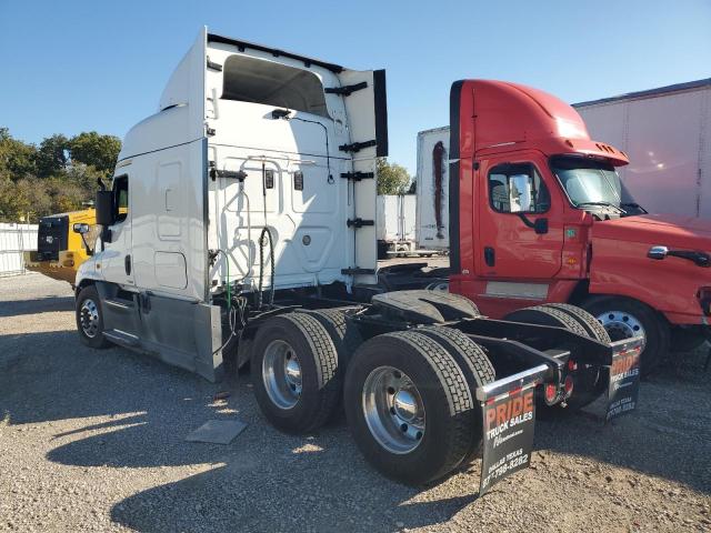 Image 3 of 2015 FREIGHTLINER CASCADIA 125  2015 with VIN 3AKJGLD51FSGK0032