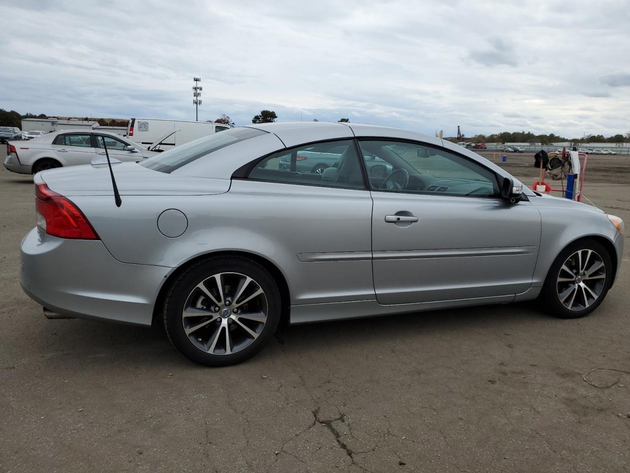 Image 3 of 2011 VOLVO C70 T5 2011 with VIN YV1672MCXBJ112236