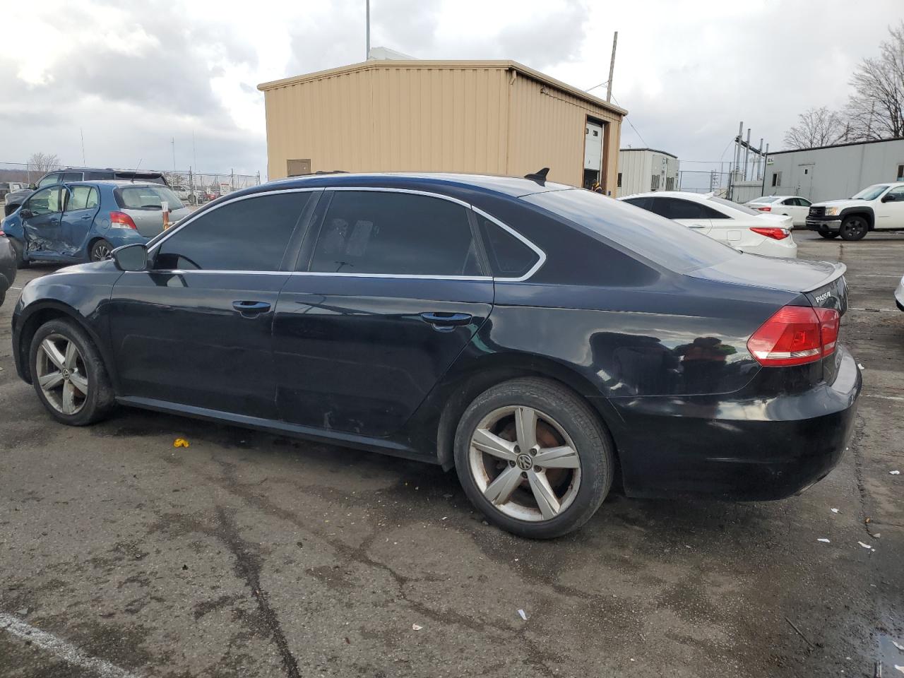 Obraz 2 z 2013 VOLKSWAGEN PASSAT SE 2013 z VIN 1VWBH7A32DC014194