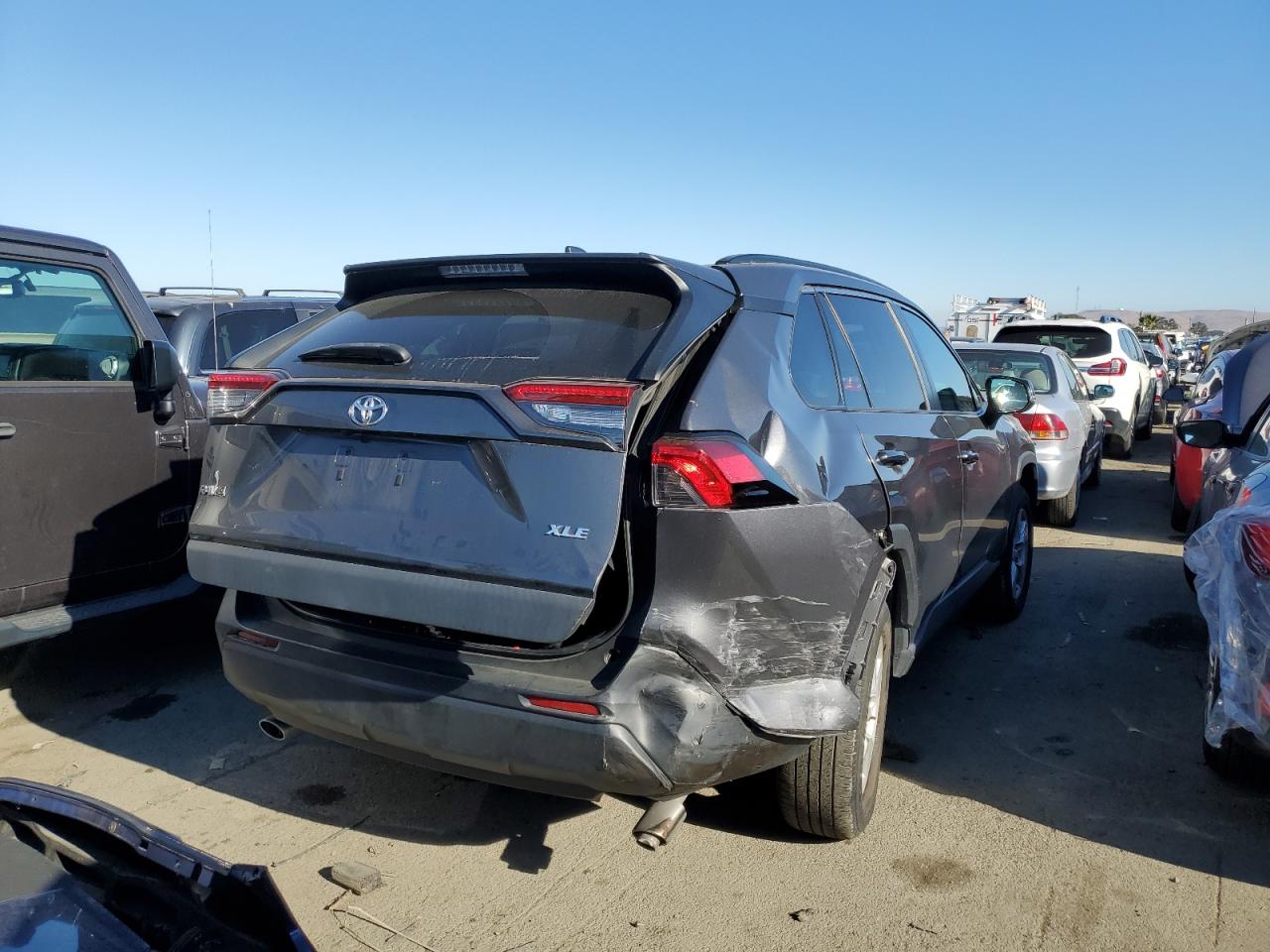 Image 3 of 2019 TOYOTA RAV4 XLE 2019 with VIN 2T3W1RFVXKW021824