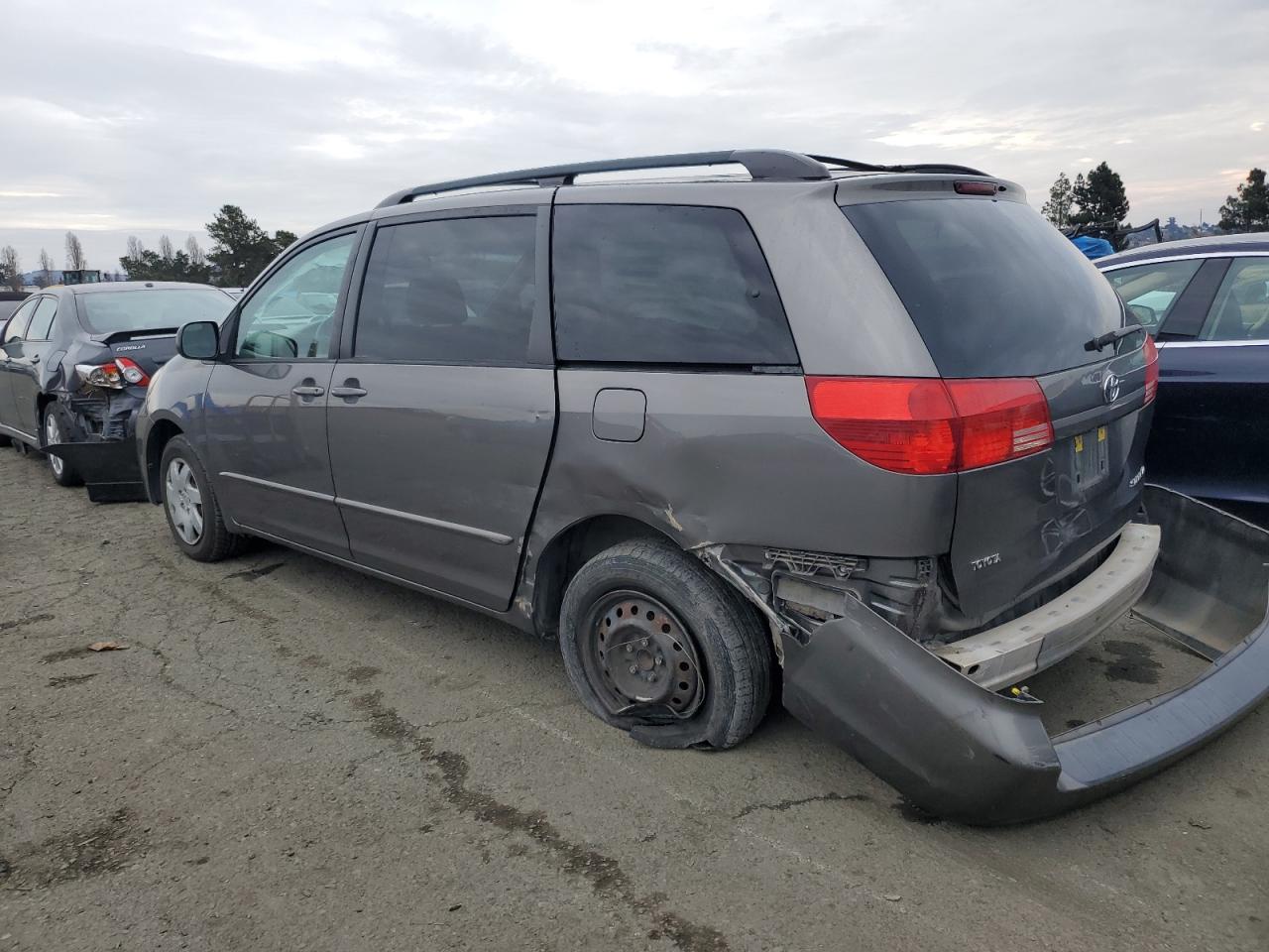 Image 2 of 2004 TOYOTA SIENNA CE 2004 with VIN 5TDZA23CX4S042961