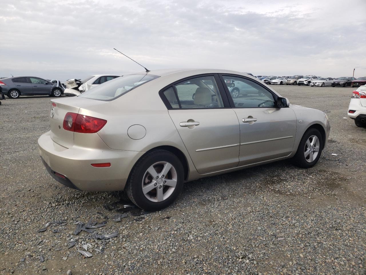Obraz 3 z 2004 MAZDA 3 I 2004 z VIN JM1BK12F041122559