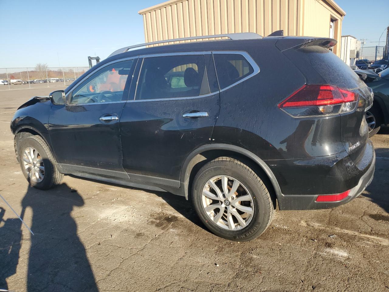 Obraz 2 z 2018 NISSAN ROGUE S 2018 z VIN KNMAT2MV2JP587419