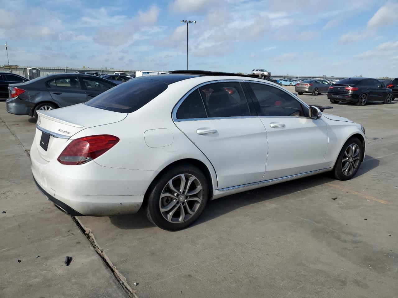 Изображение 3 2016 MERCEDES-BENZ C 300 4MATIC 2016 с VIN 55SWF4KB8GU133551