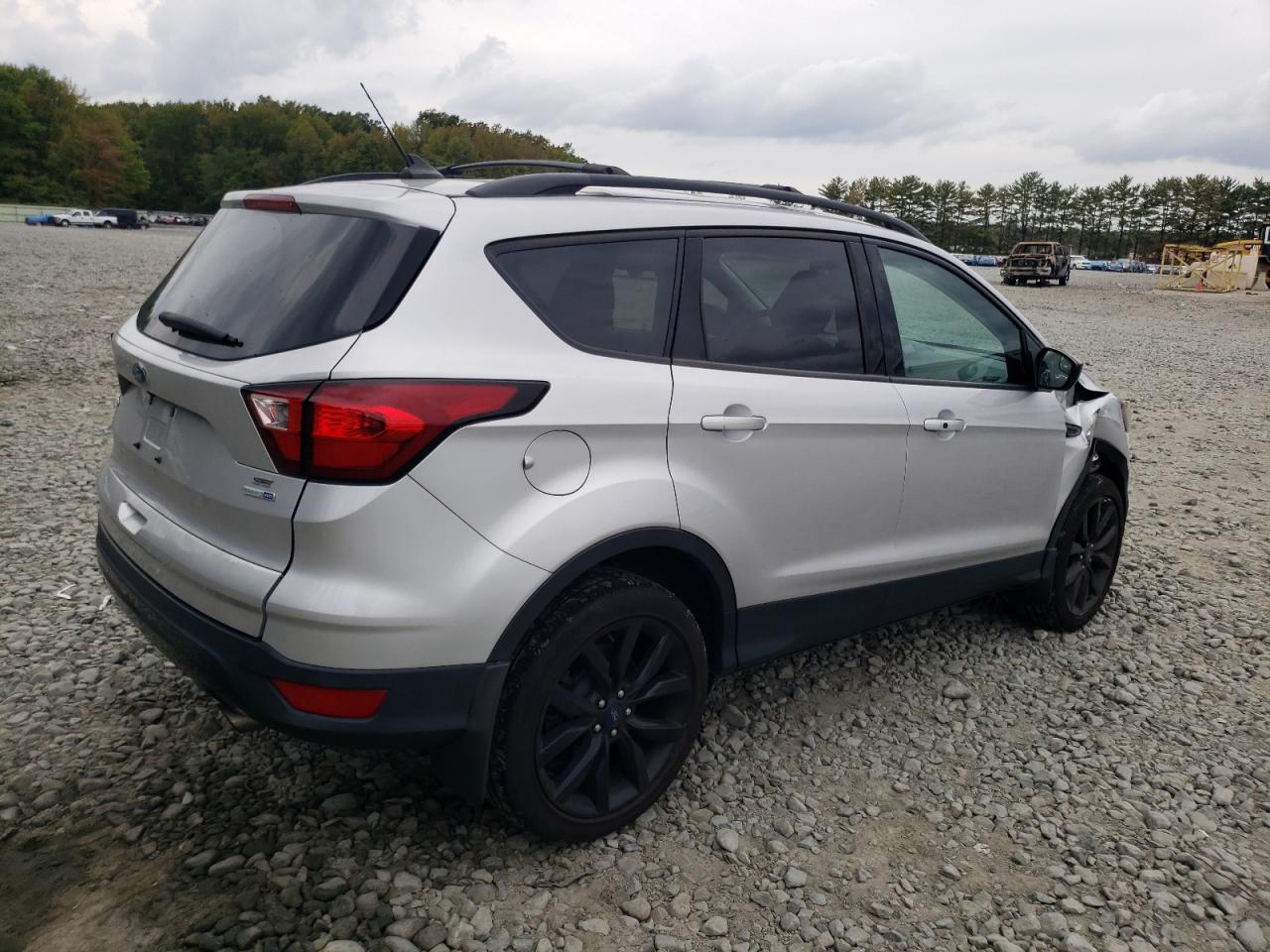 Obraz 3 z 2019 FORD ESCAPE SE 2019 z VIN 1FMCU9GD8KUB91995