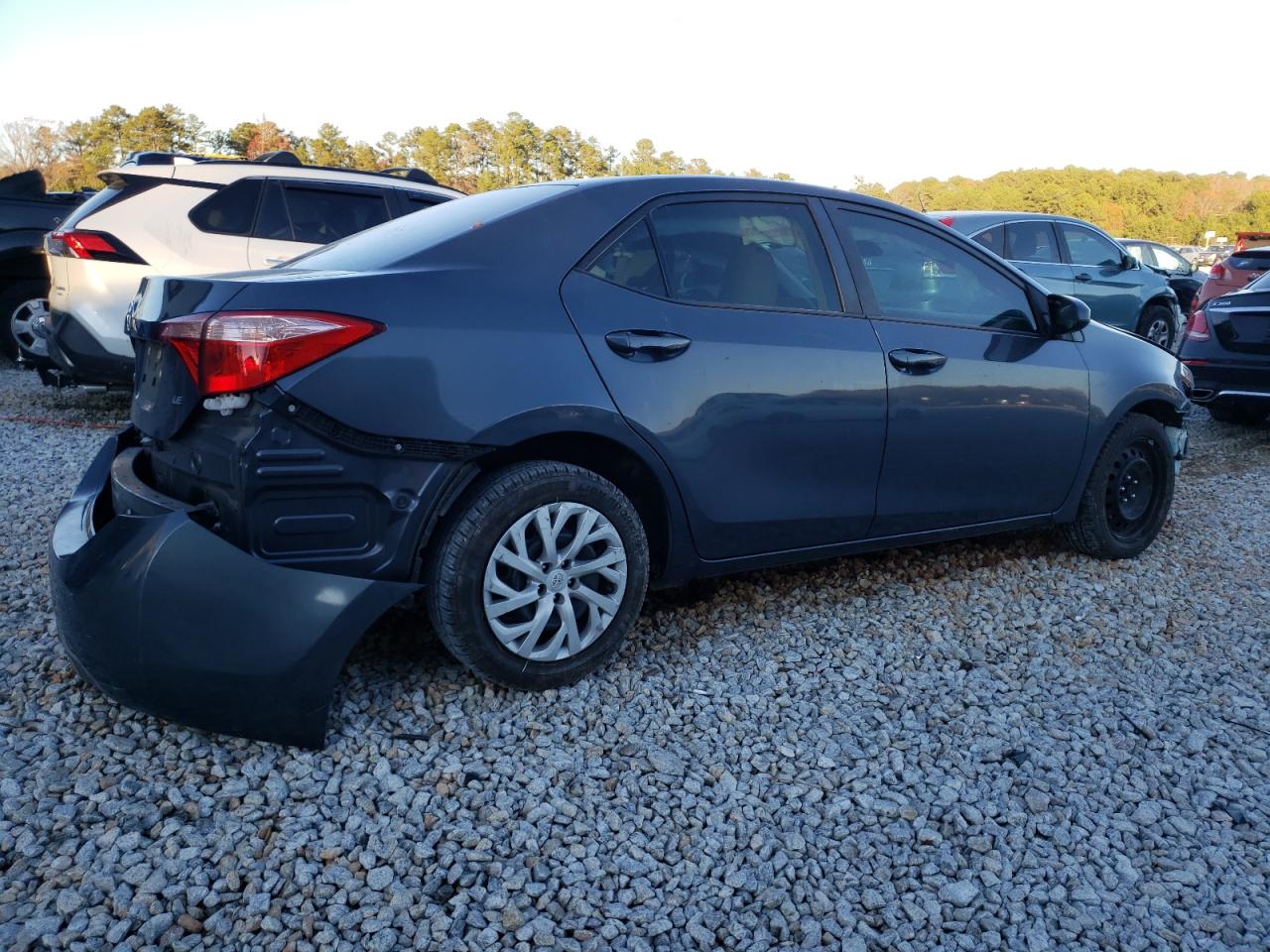 Изображение 3 2018 TOYOTA COROLLA L 2018 с VIN 5YFBURHE2JP853170