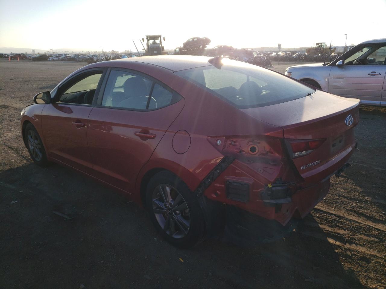 Изображение 2 2018 HYUNDAI ELANTRA SEL 2018 с VIN 5NPD84LF9JH383717