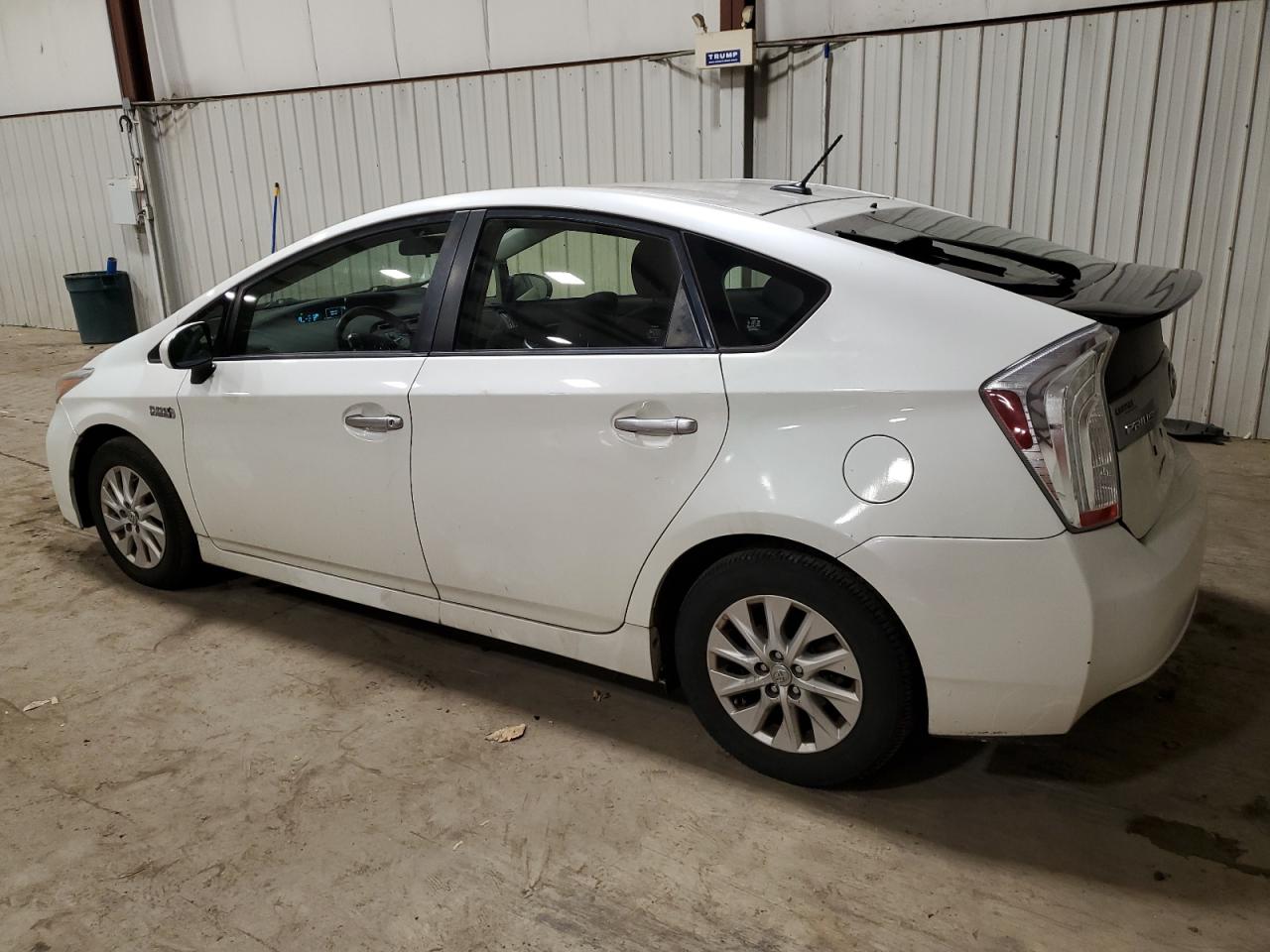 Image 2 of 2013 TOYOTA PRIUS PLUG-IN  2013 with VIN JTDKN3DP7D3040454
