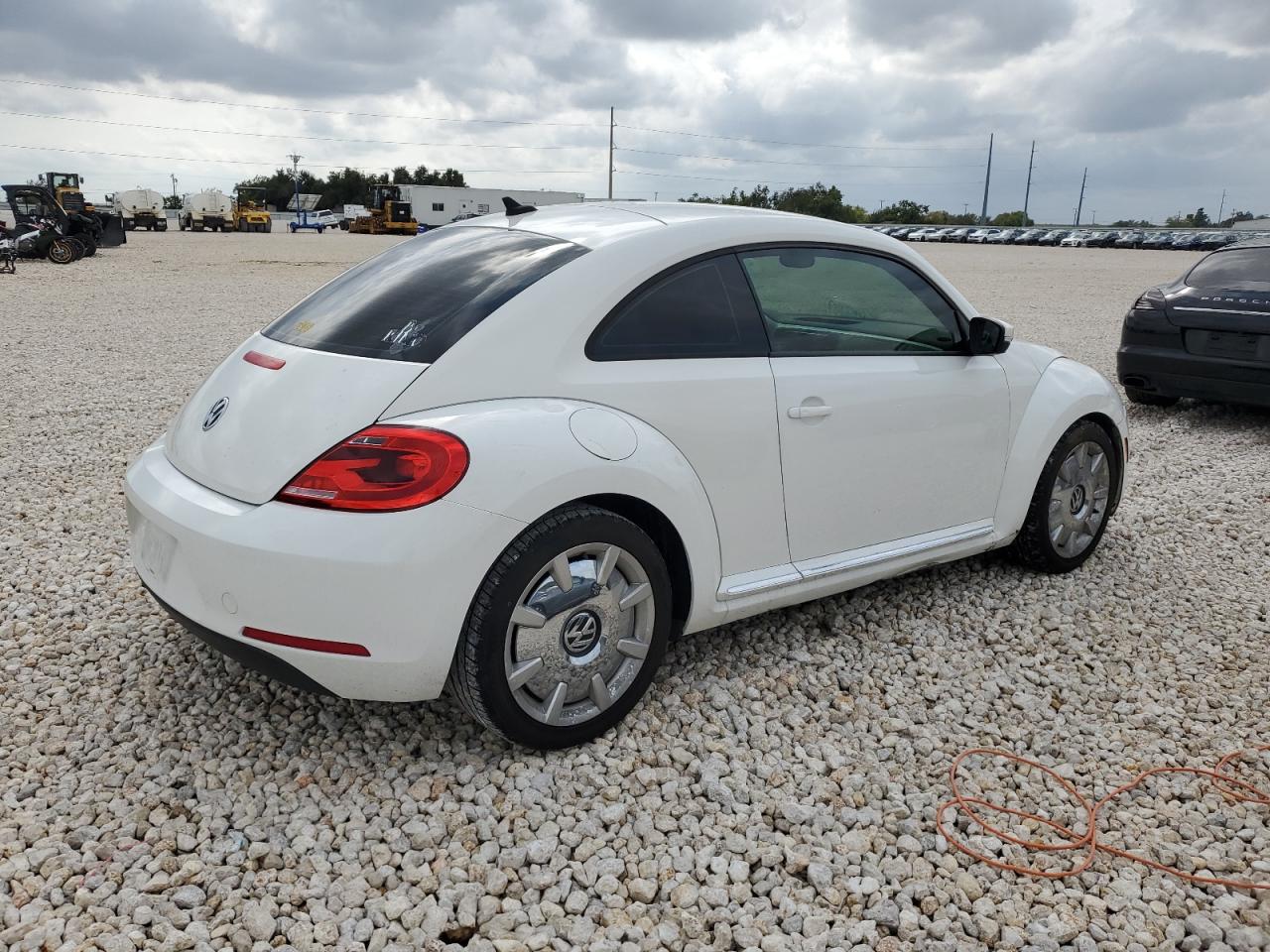 Изображение 3 2012 VOLKSWAGEN BEETLE  2012 с VIN 3VWJP7AT6CM629388