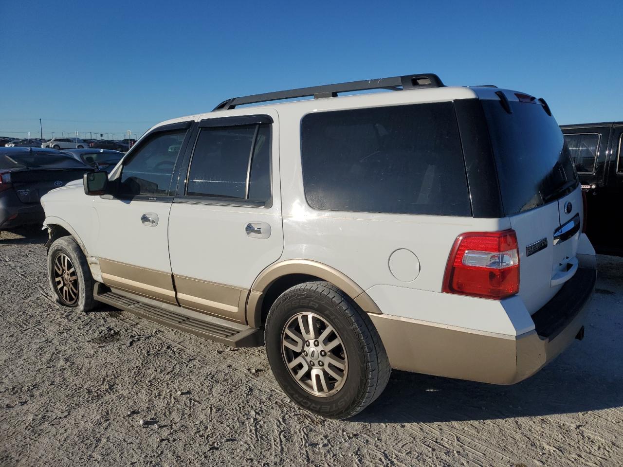 Obraz 2 z 2013 FORD EXPEDITION XLT 2013 z VIN 1FMJU1H55DEF53178