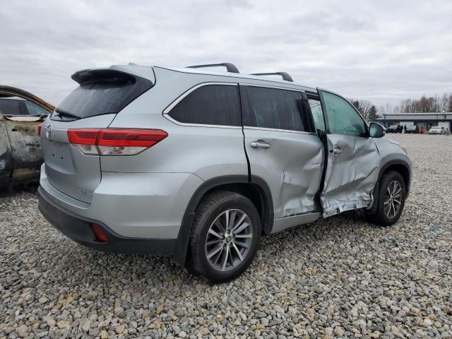 Image 3 of 2018 TOYOTA HIGHLANDER SE 2018 with VIN 5TDJZRFH5JS562339