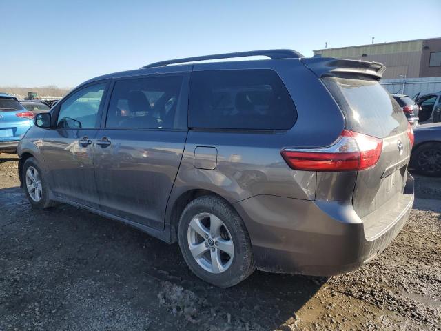 Obraz 2 z 2018 TOYOTA SIENNA LE 2018 z VIN 5TDKZ3DC3JS908722