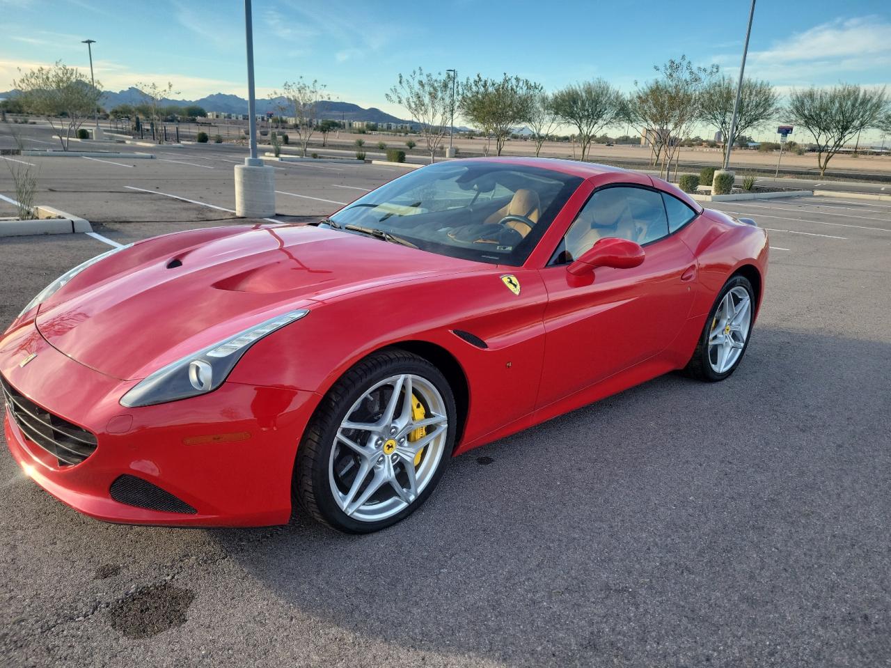 Obraz 2 z 2016 FERRARI CALIFORNIA T  2016 z VIN ZFF77XJA0G0219028
