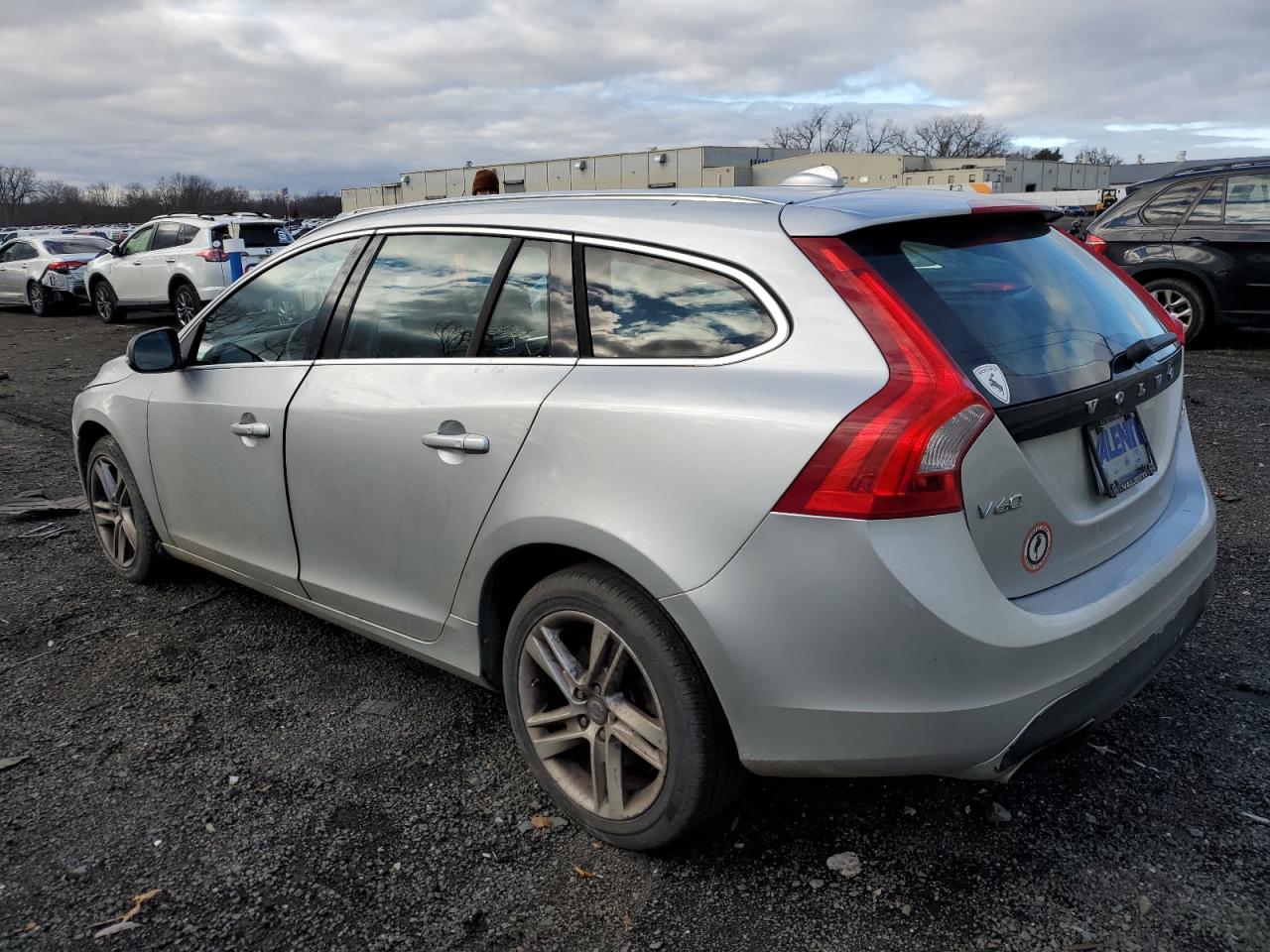 Image 2 of 2015 VOLVO V60 PREMIER 2015 with VIN YV1612SB5F1202475