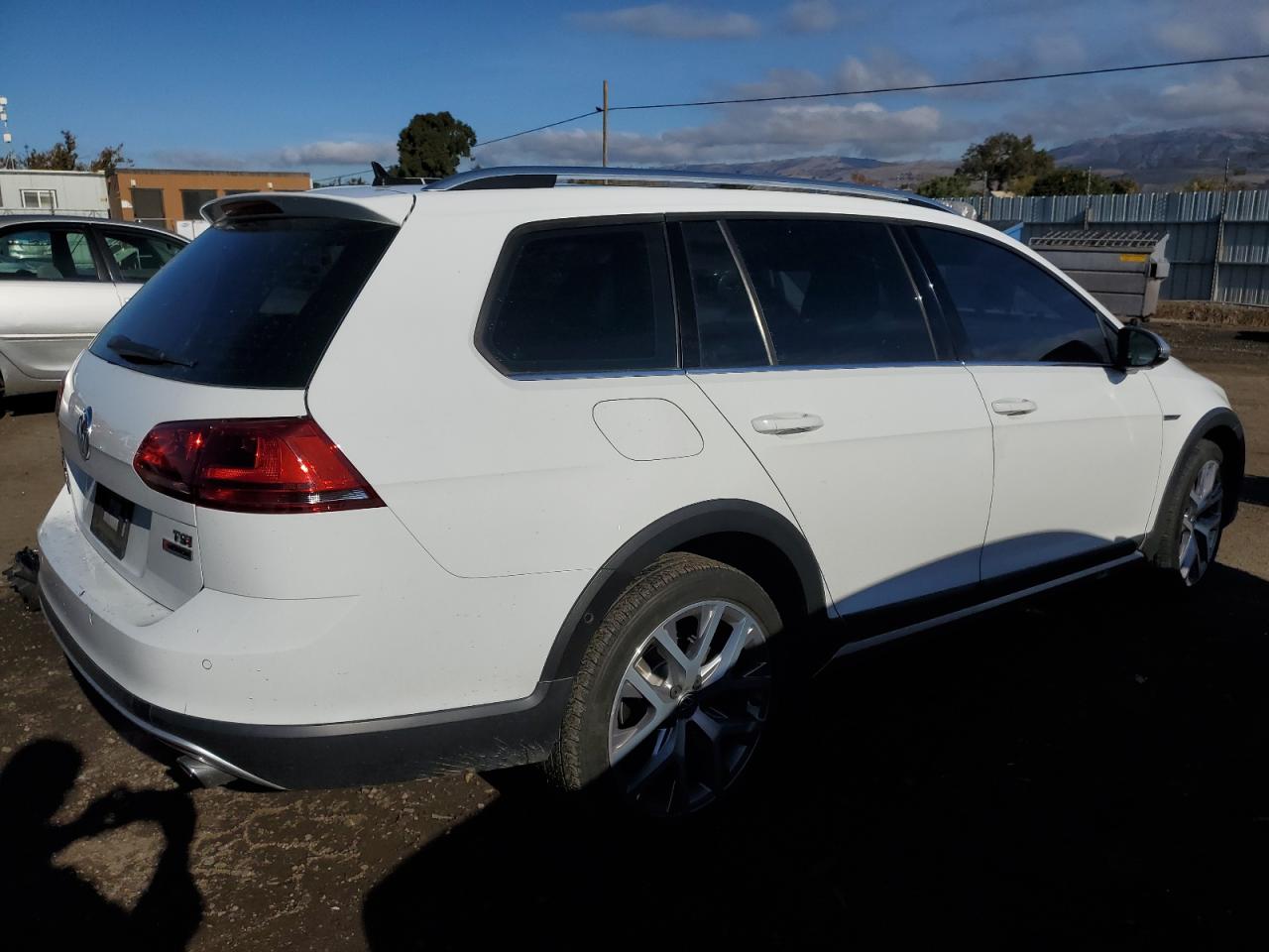 Image 3 of 2017 VOLKSWAGEN GOLF ALLTRACK S 2017 with VIN 3VWH17AU3HM507538
