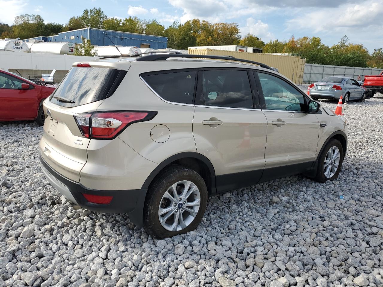 Image 3 of 2017 FORD ESCAPE SE 2017 with VIN 1FMCU9GDXHUE59485