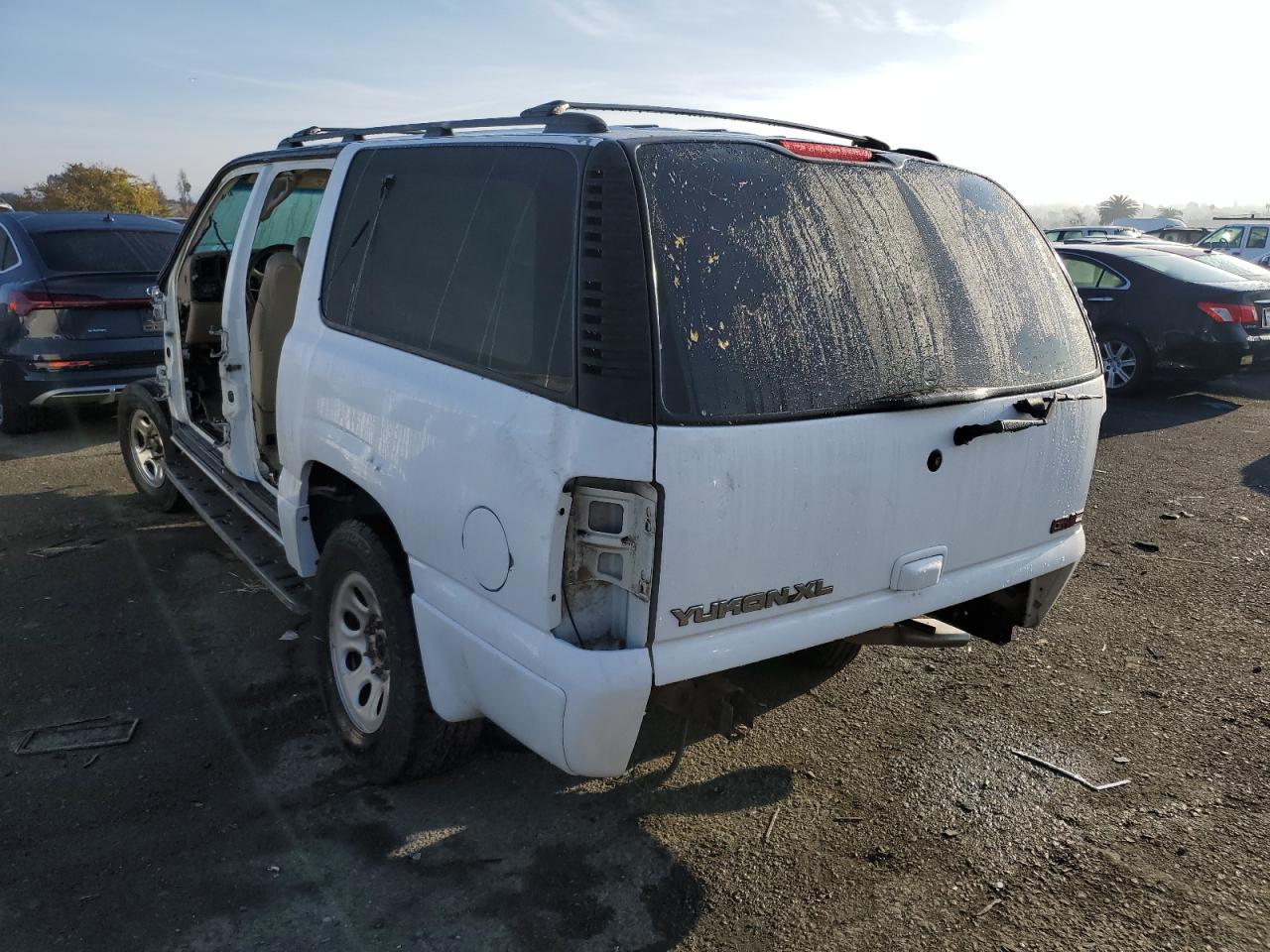Image 2 of 2001 GMC DENALI XL K1500 2001 with VIN 1GKFK66U21J304626