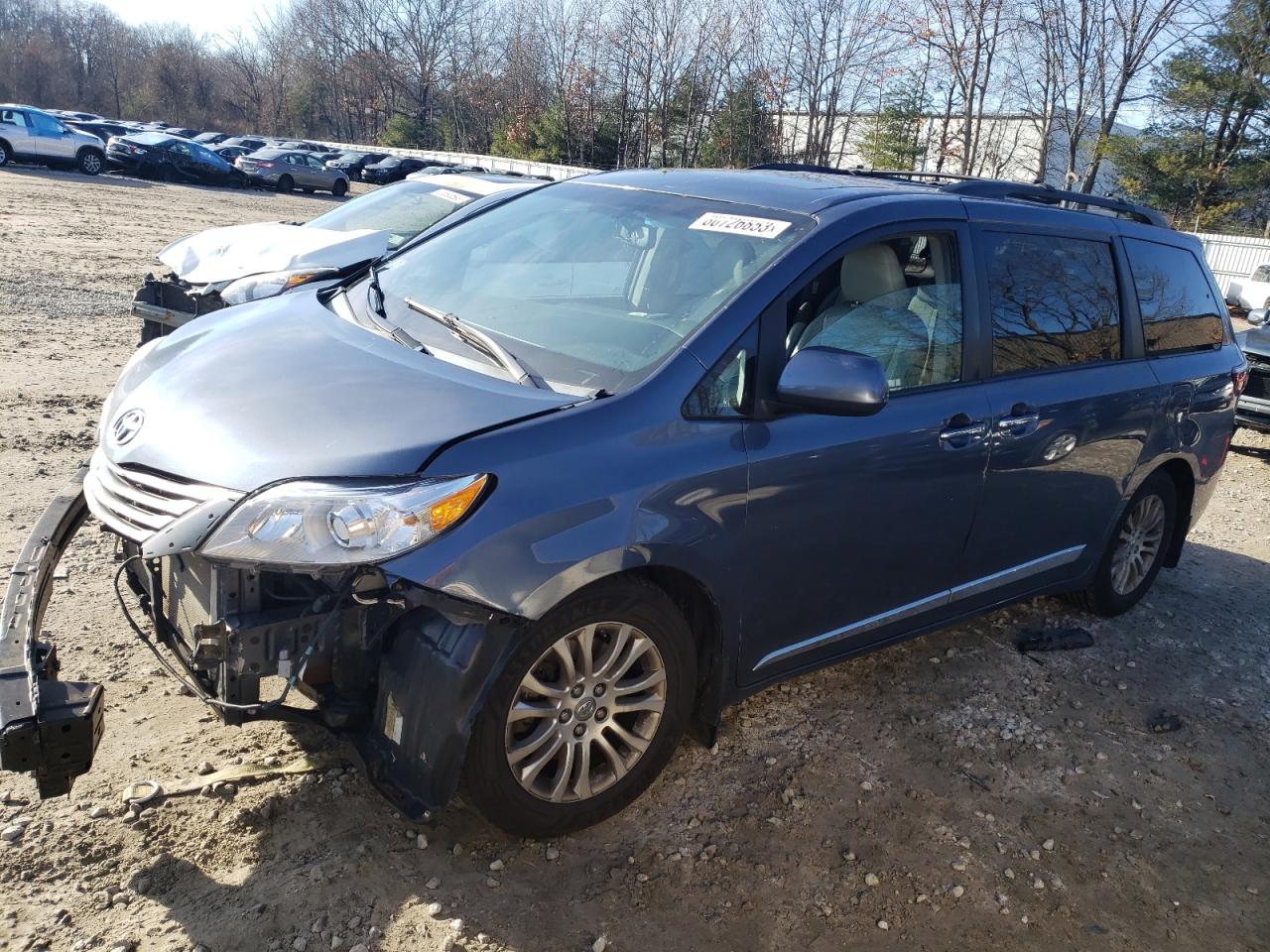 Image 1 of 2015 TOYOTA SIENNA XLE 2015 with VIN 5TDYK3DCXFS658966