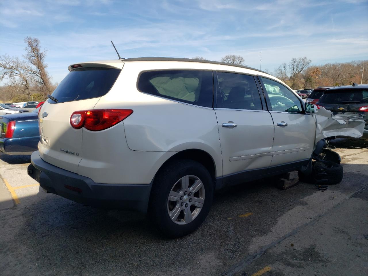Obraz 3 z 2011 CHEVROLET TRAVERSE LT 2011 z VIN 1GNKRGED3BJ386338