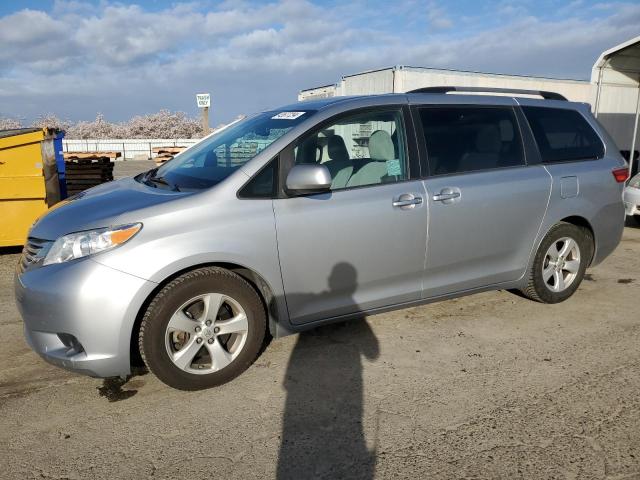 Obraz 1 z 2015 TOYOTA SIENNA LE 2015 z VIN 5TDKK3DC4FS669659