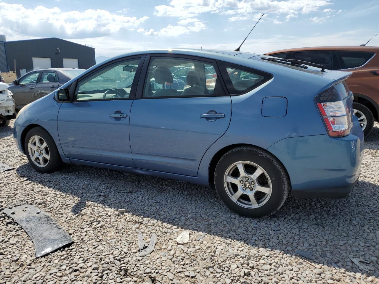 Image 2 of 2005 TOYOTA PRIUS  2005 with VIN JTDKB20U157053712