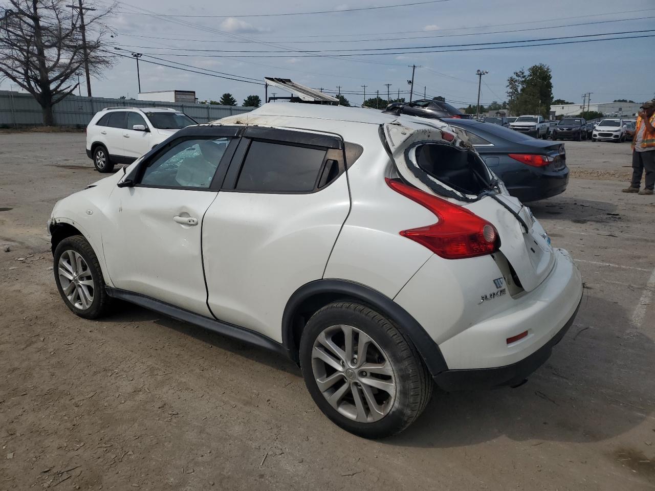 Изображение 2 2014 NISSAN JUKE S 2014 с VIN JN8AF5MV4ET360212