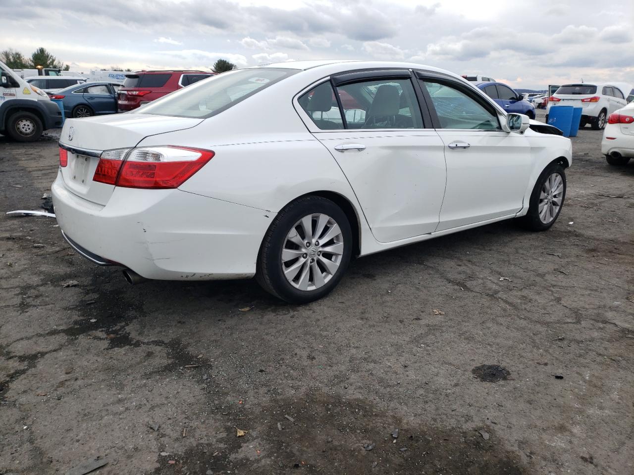 Image 3 of Honda Accord Exl 2013 with VIN 1HGCR2F82DA256878
