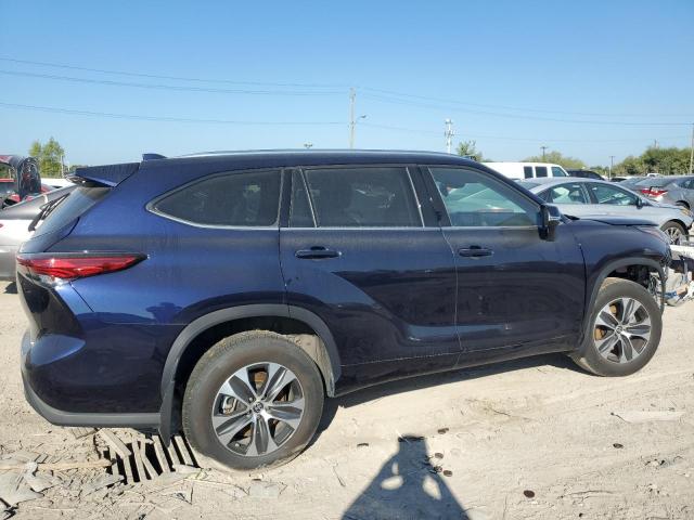 Изображение 3 2021 TOYOTA HIGHLANDER XLE 2021 с VIN 5TDHZRBH5MS121156