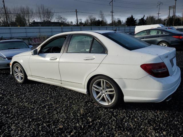 Obraz 2 z 2013 MERCEDES-BENZ C 250 2013 z VIN WDDGF4HB1DA871702