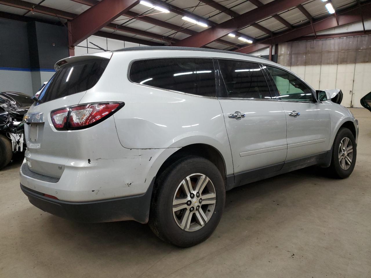 Изображение 3 2017 CHEVROLET TRAVERSE LT 2017 с VIN 1GNKVHKD7HJ138897