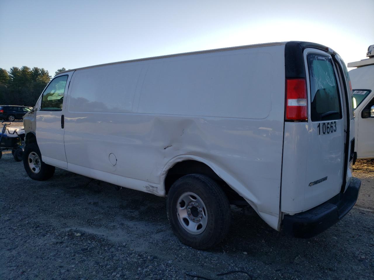 Obraz 2 z 2020 CHEVROLET EXPRESS G2500  2020 z VIN 1GCWGBFP2L1135792