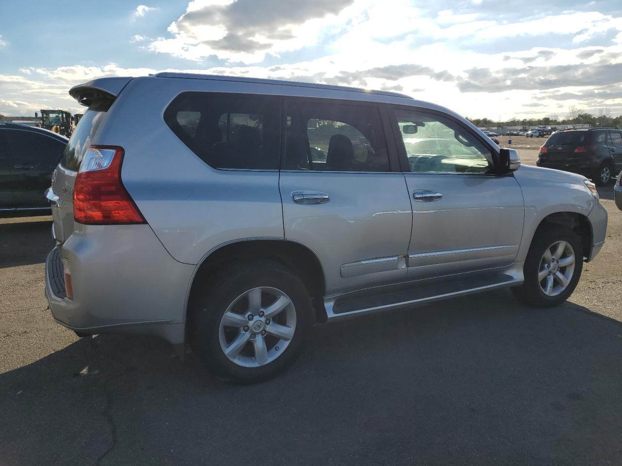 Image 3 of 2013 LEXUS GX 460 2013 with VIN JTJBM7FX1D5063320