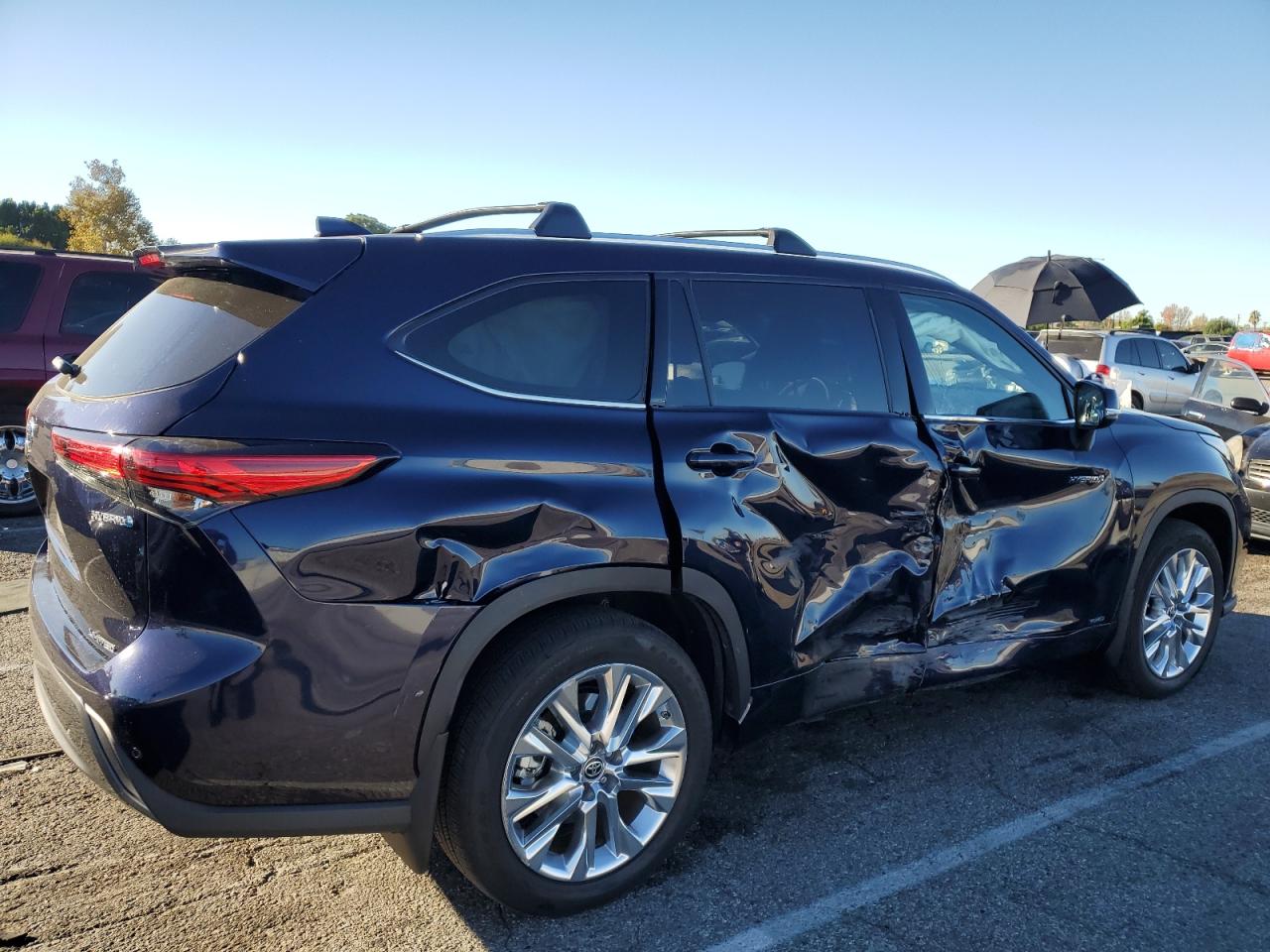 Image 3 of 2021 TOYOTA HIGHLANDER HYBRID LIMITED 2021 with VIN 5TDDBRCH4MS017064