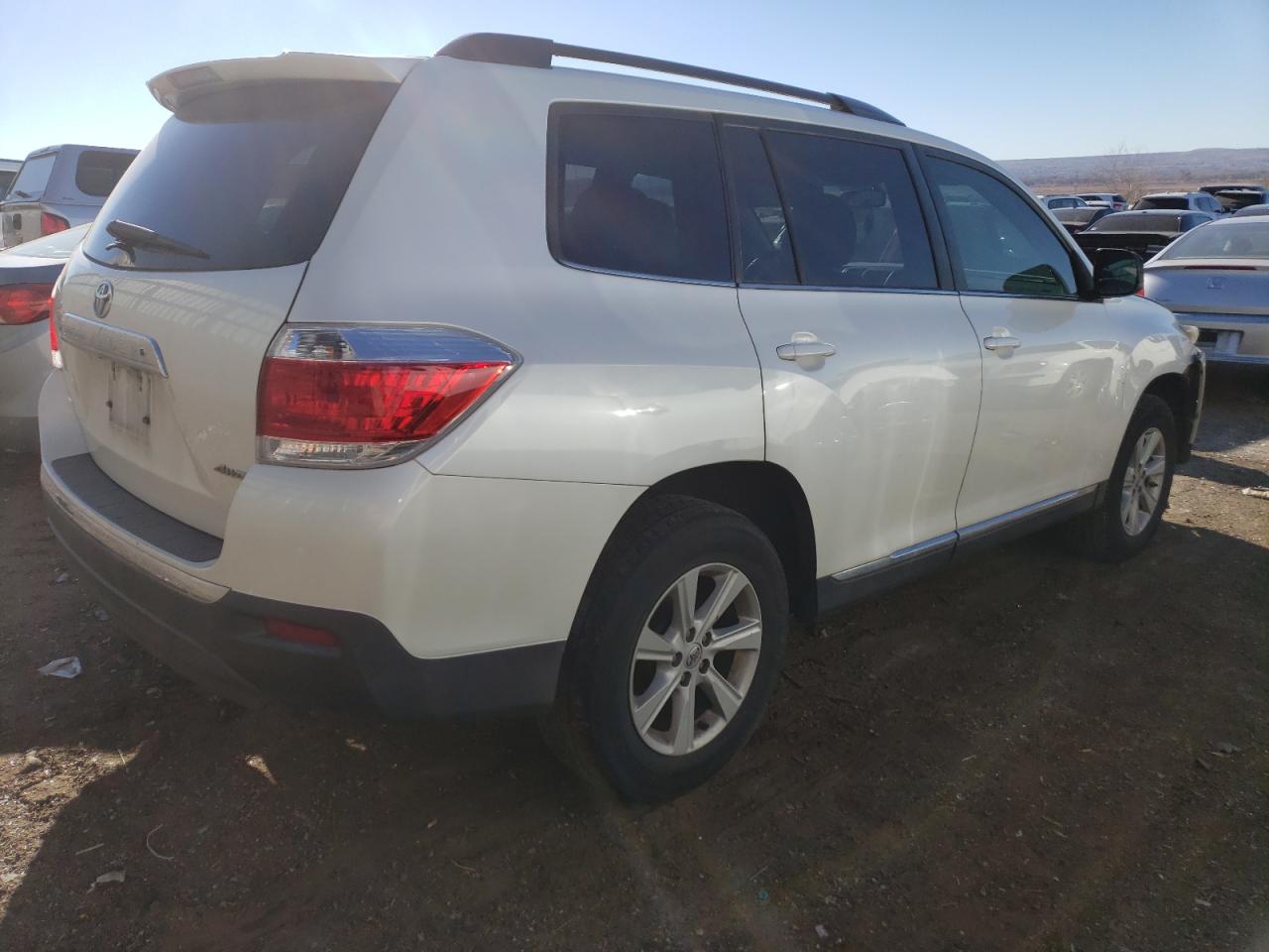 Image 3 of 2013 TOYOTA HIGHLANDER BASE 2013 with VIN 5TDBK3EH5DS197088