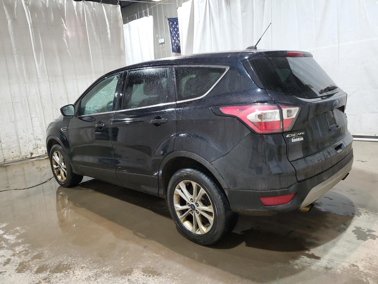 Изображение 2 2017 FORD ESCAPE SE 2017 с VIN 1FMCU9GD3HUC70922