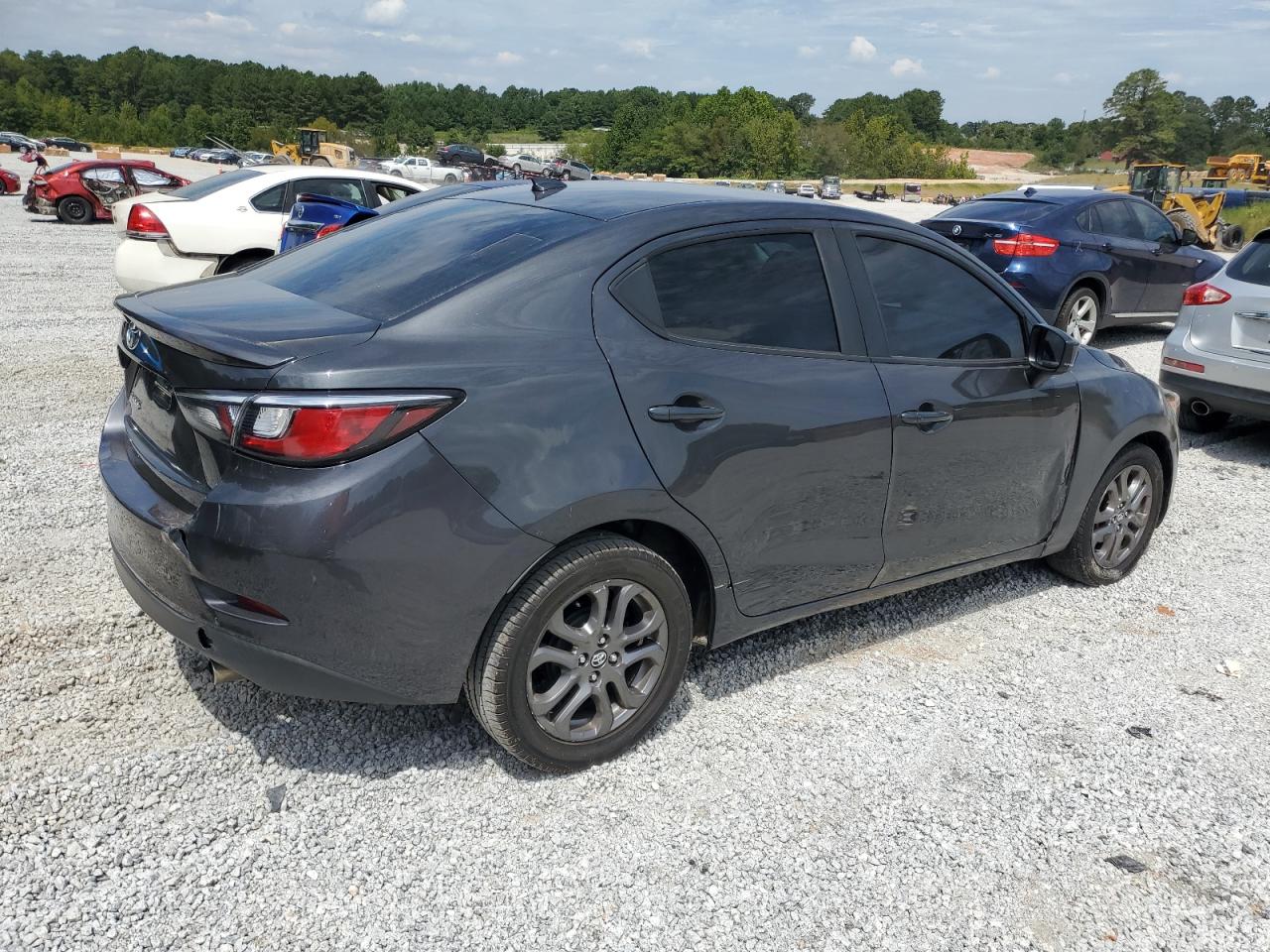 Изображение 3 Toyota Yaris L 2019 с VIN 3MYDLBYV4KY500855