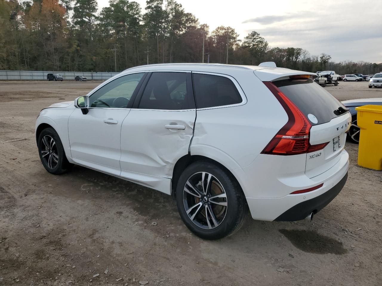 Image 2 of 2020 VOLVO XC60 T6 MOMENTUM 2020 with VIN YV4A22RK6L1609281