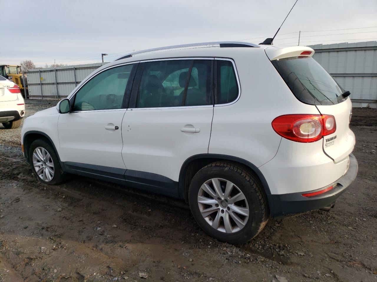 Image 2 of 2010 VOLKSWAGEN TIGUAN S 2010 with VIN WVGAV7AX7AW505828