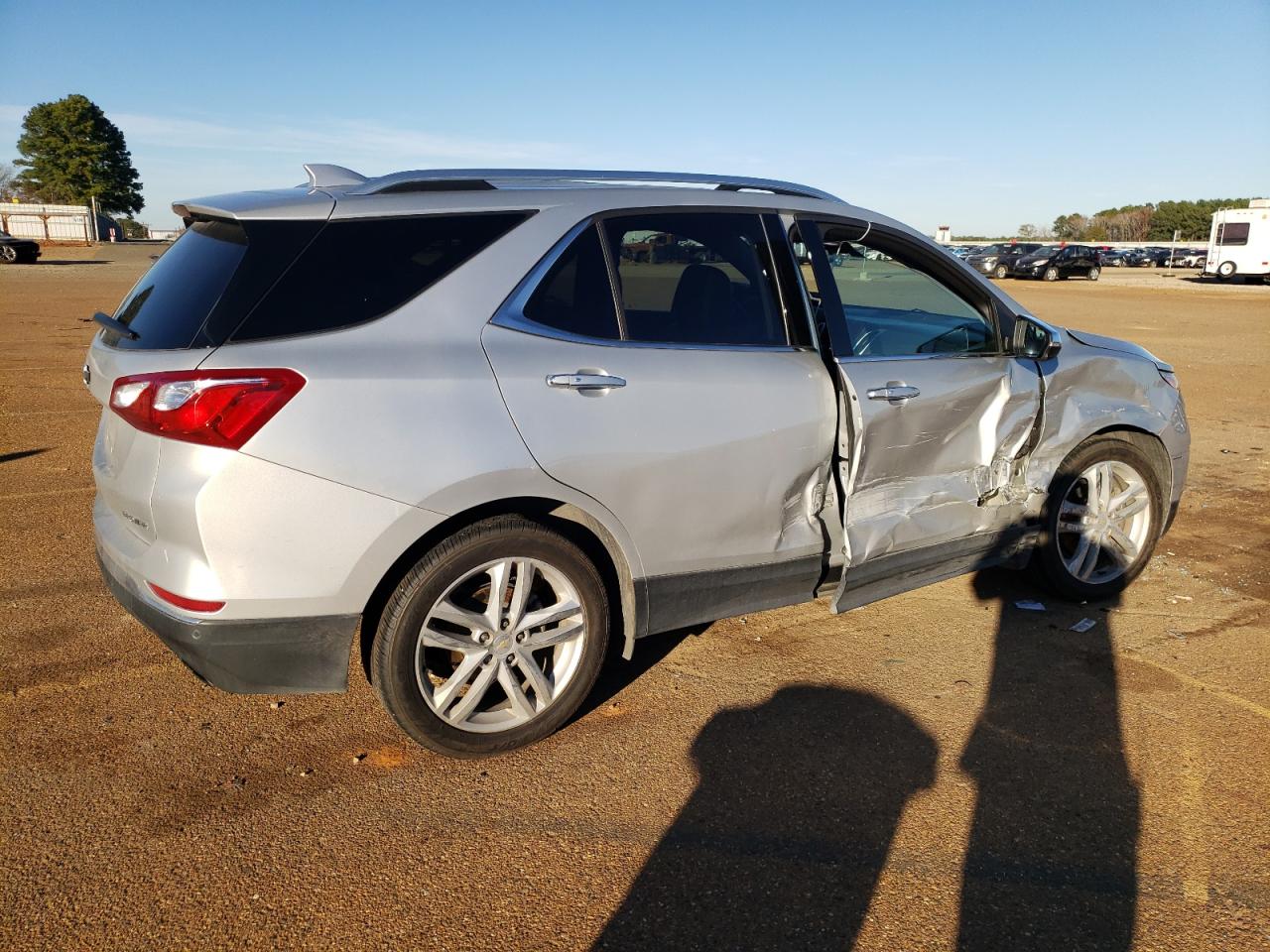 Image 3 of 2019 CHEVROLET EQUINOX PREMIER 2019 with VIN 2GNAXPEX5K6280000