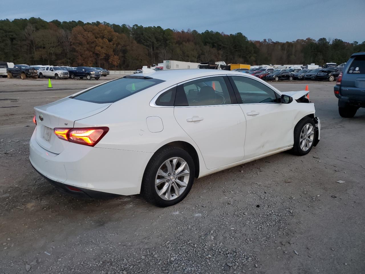 Image 3 of 2020 CHEVROLET MALIBU LT 2020 with VIN 1G1ZD5ST2LF102247